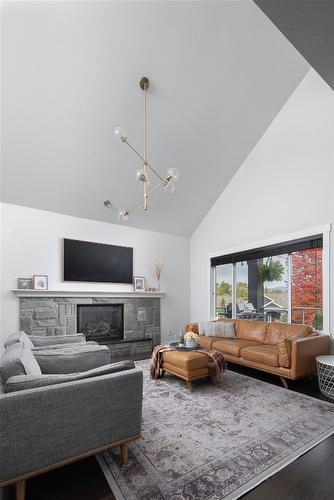 5084 Seon Crescent, Kelowna, BC - Indoor Photo Showing Living Room With Fireplace