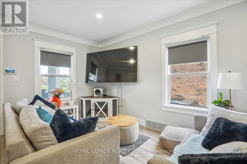 80 Haynes Avenue, St. Catharines, ON - Indoor Photo Showing Living Room