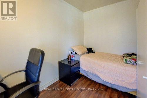 210 Grace Avenue, Hamilton, ON - Indoor Photo Showing Bedroom