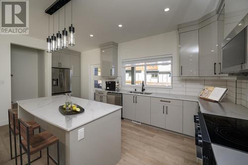 1401 2395 Rowe Street, Prince George, BC - Indoor Photo Showing Kitchen