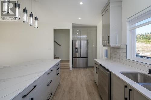 1401 2395 Rowe Street, Prince George, BC - Indoor Photo Showing Kitchen