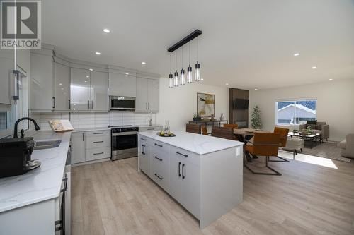 1401 2395 Rowe Street, Prince George, BC - Indoor Photo Showing Kitchen With Upgraded Kitchen