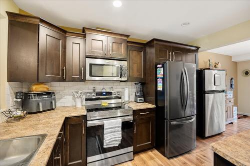 127-440 Hartman Road, Kelowna, BC - Indoor Photo Showing Kitchen With Stainless Steel Kitchen