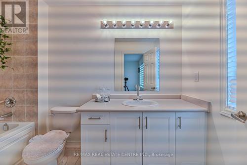 15 Oleary Road, Brampton, ON - Indoor Photo Showing Bathroom