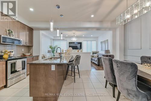 15 Oleary Road, Brampton, ON - Indoor Photo Showing Kitchen With Upgraded Kitchen