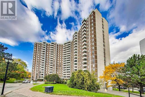 403 - 10 Edgecliff Golfway, Toronto, ON - Outdoor With Facade