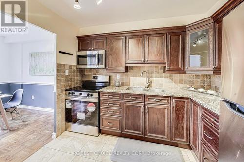 403 - 10 Edgecliff Golfway, Toronto, ON - Indoor Photo Showing Kitchen With Double Sink