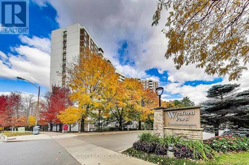 403 - 10 Edgecliff Golfway, Toronto, ON - Outdoor