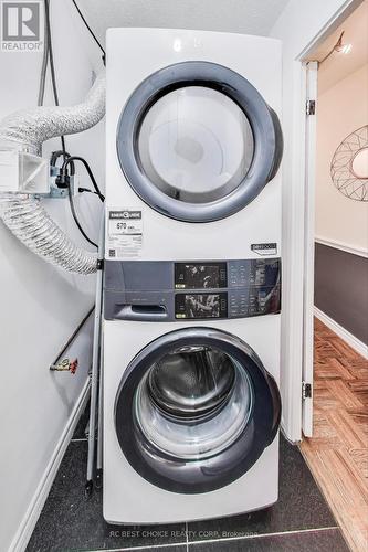 403 - 10 Edgecliff Golfway, Toronto, ON - Indoor Photo Showing Laundry Room