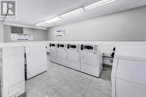 403 - 10 Edgecliff Golfway, Toronto, ON - Indoor Photo Showing Laundry Room