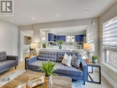 3460 Ingram Road, Mississauga, ON - Indoor Photo Showing Living Room