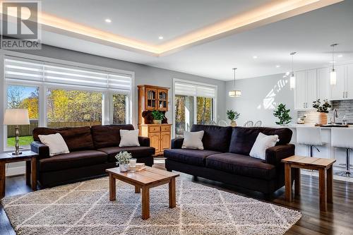 21354 Klondyke Road, Wheatley, ON - Indoor Photo Showing Living Room