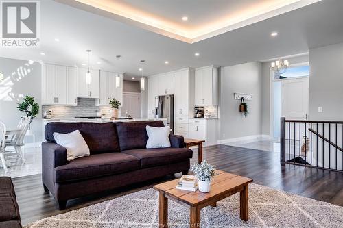 21354 Klondyke Road, Wheatley, ON - Indoor Photo Showing Living Room