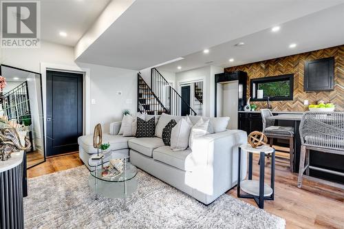 555 Heritage Road, Kingsville, ON - Indoor Photo Showing Living Room