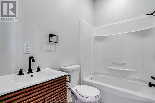 555 Heritage Road, Kingsville, ON - Indoor Photo Showing Bathroom