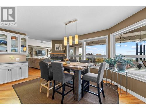 2270 3 Avenue Se, Salmon Arm, BC - Indoor Photo Showing Dining Room