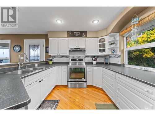 2270 3 Avenue Se, Salmon Arm, BC - Indoor Photo Showing Kitchen With Double Sink