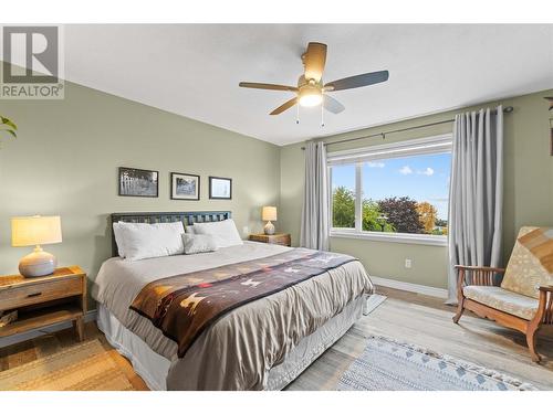 2270 3 Avenue Se, Salmon Arm, BC - Indoor Photo Showing Bedroom