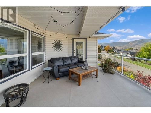 2270 3 Avenue Se, Salmon Arm, BC - Outdoor With Exterior