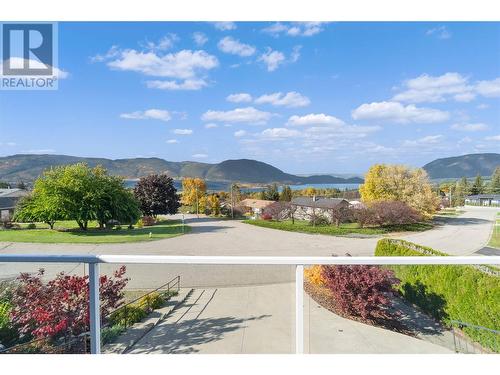 2270 3 Avenue Se, Salmon Arm, BC - Outdoor With View