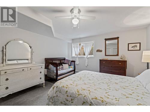 2270 3 Avenue Se, Salmon Arm, BC - Indoor Photo Showing Bedroom