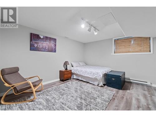 2270 3 Avenue Se, Salmon Arm, BC - Indoor Photo Showing Bedroom