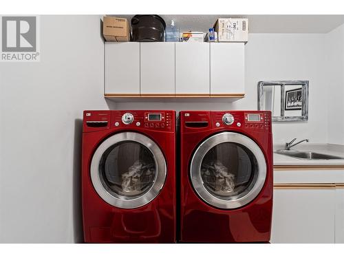 2270 3 Avenue Se, Salmon Arm, BC - Indoor Photo Showing Laundry Room