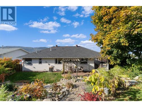 2270 3 Avenue Se, Salmon Arm, BC - Outdoor