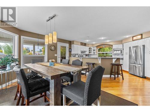 2270 3 Avenue Se, Salmon Arm, BC - Indoor Photo Showing Dining Room