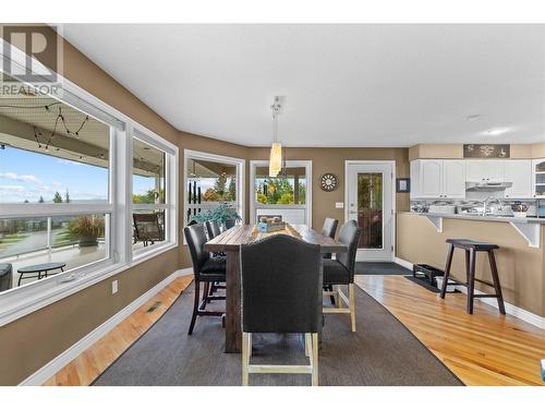 2270 3 Avenue Se, Salmon Arm, BC - Indoor Photo Showing Dining Room