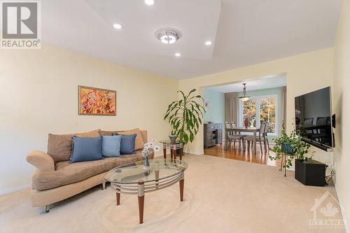 6123 Rivermill Crescent, Ottawa, ON - Indoor Photo Showing Living Room