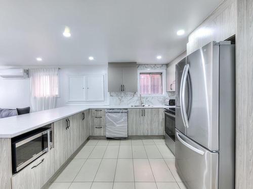 Kitchen - 10719 Rue André-Jobin, Montréal (Ahuntsic-Cartierville), QC - Indoor Photo Showing Kitchen With Upgraded Kitchen