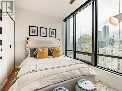 1610 989 Nelson Street, Vancouver, BC - Indoor Photo Showing Bedroom