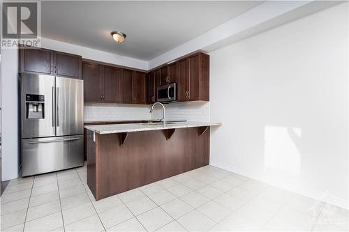 Kitchen + Breakfast area - 321 Everglade Way, Ottawa, ON - Indoor Photo Showing Kitchen