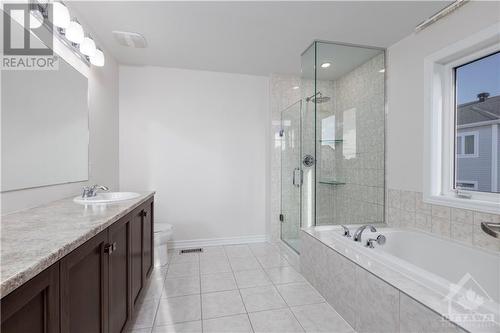 Ensuite 4-pc bath - 321 Everglade Way, Ottawa, ON - Indoor Photo Showing Bathroom