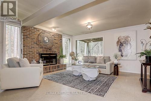 3407 Holborn Road, East Gwillimbury, ON - Indoor Photo Showing Living Room With Fireplace