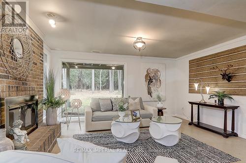 3407 Holborn Road, East Gwillimbury, ON - Indoor Photo Showing Living Room