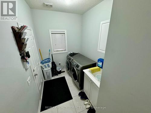 52 Valleyscape Trail, Caledon, ON - Indoor Photo Showing Laundry Room