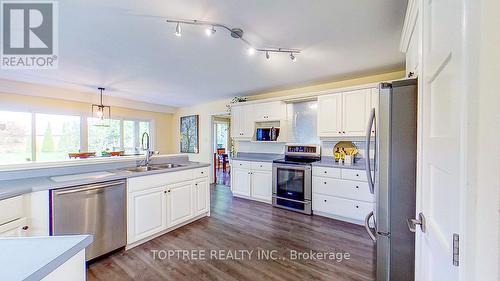 25 Uplands Drive, London, ON - Indoor Photo Showing Kitchen With Double Sink