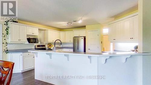 25 Uplands Drive, London, ON - Indoor Photo Showing Kitchen