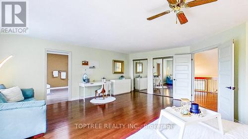 25 Uplands Drive, London, ON - Indoor Photo Showing Living Room