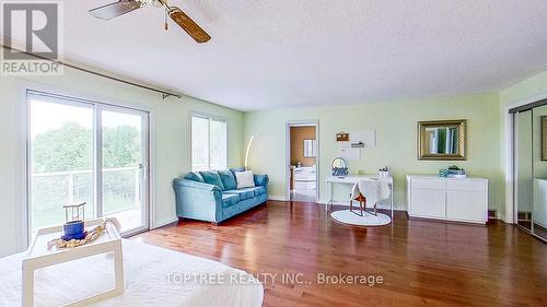 25 Uplands Drive, London, ON - Indoor Photo Showing Living Room