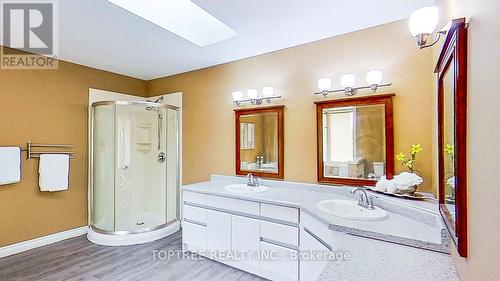 25 Uplands Drive, London, ON - Indoor Photo Showing Bathroom