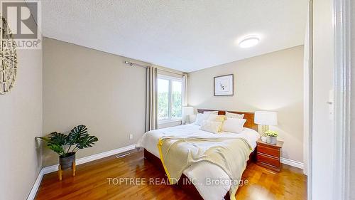 25 Uplands Drive, London, ON - Indoor Photo Showing Bedroom