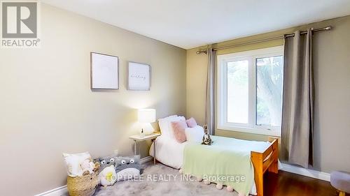 25 Uplands Drive, London, ON - Indoor Photo Showing Bedroom