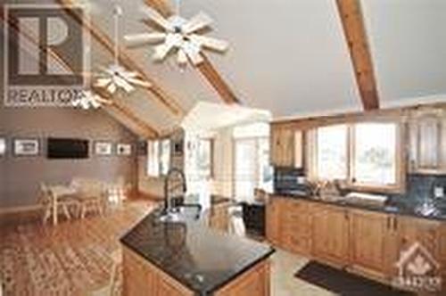 9601 Hall Road, Augusta (809 - Augusta Twp), ON - Indoor Photo Showing Kitchen