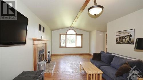 9601 Hall Road, Augusta (809 - Augusta Twp), ON - Indoor Photo Showing Living Room With Fireplace