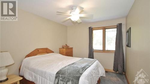 9601 Hall Road, Augusta (809 - Augusta Twp), ON - Indoor Photo Showing Bedroom