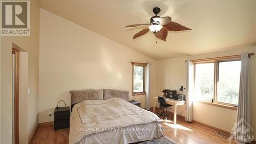 9601 Hall Road, Augusta (809 - Augusta Twp), ON - Indoor Photo Showing Bedroom