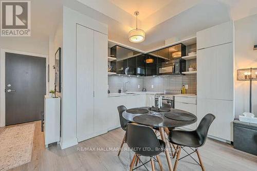 611 - 6 Parkwood Avenue, Toronto, ON - Indoor Photo Showing Dining Room